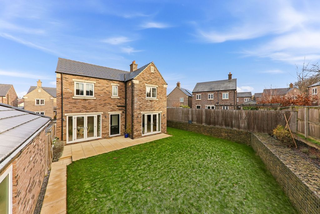 Property photo 1 of 28