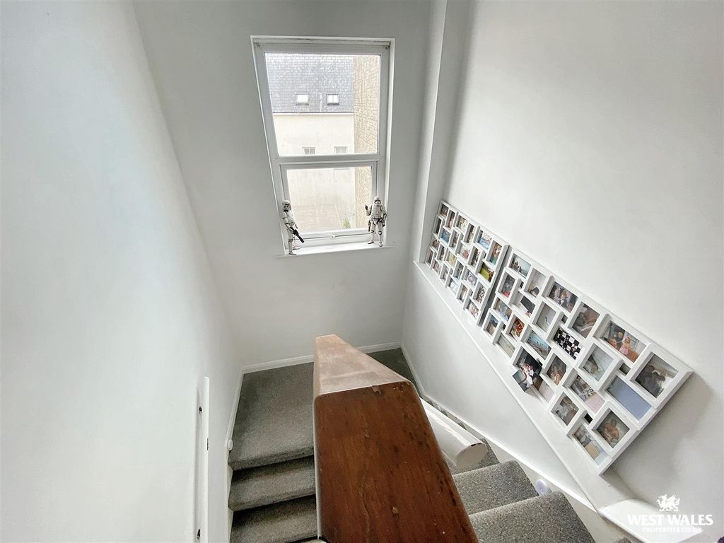 Additional image 6 of 2 bed flat for saleMilford Street, Saundersfoot SA69
