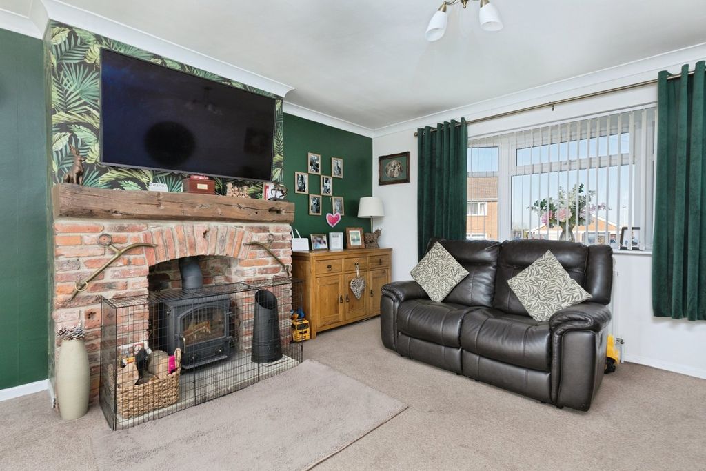 Property photo 3 of 24