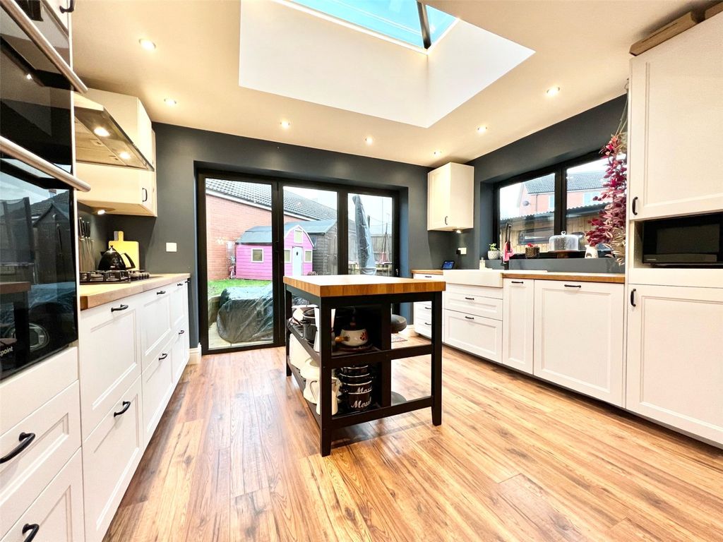 Property photo 2 of 33 Picture No. 31