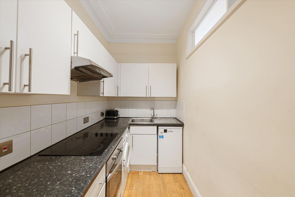 Property photo 3 of 18 Image