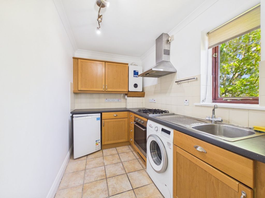 Property photo 3 of 11 Kitchen