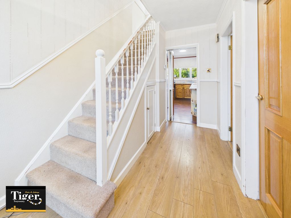 Property photo 2 of 12 Cam02176G0-Pr0762-Still002