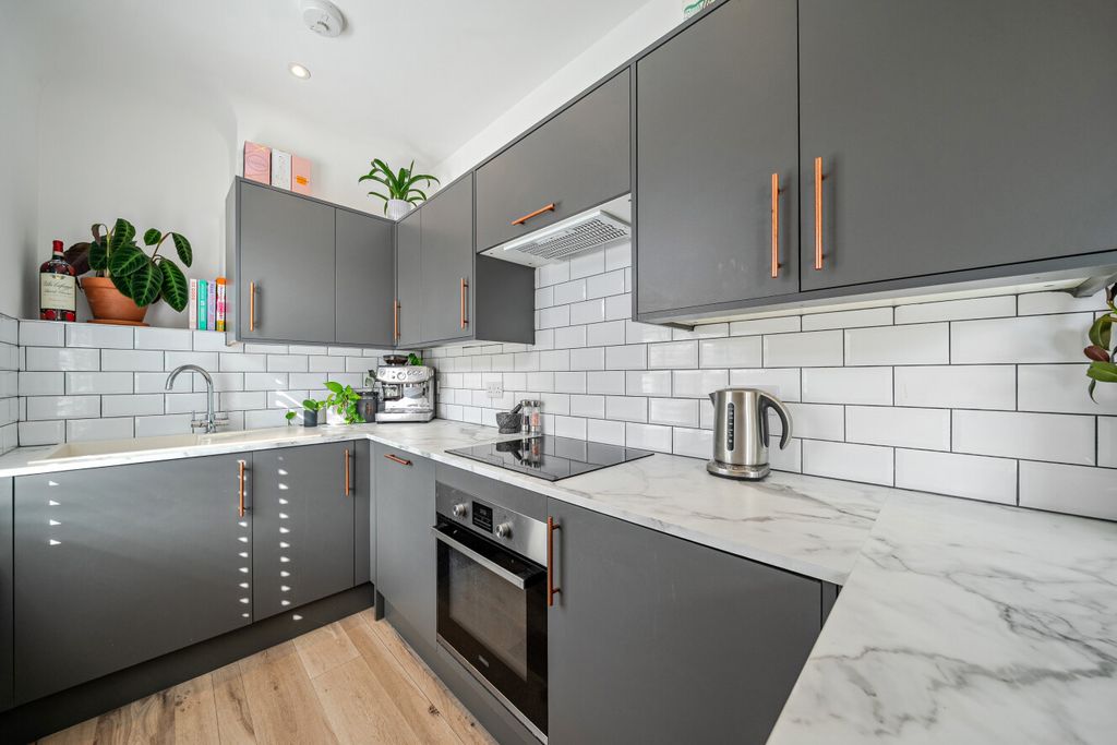 Property photo 2 of 9 1418888-7-69A836d...