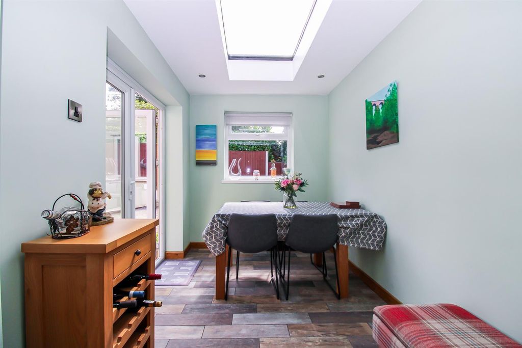 Property photo 3 of 11 Dining Area