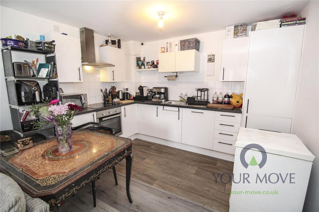 Property photo 3 of 19 Kitchen Area