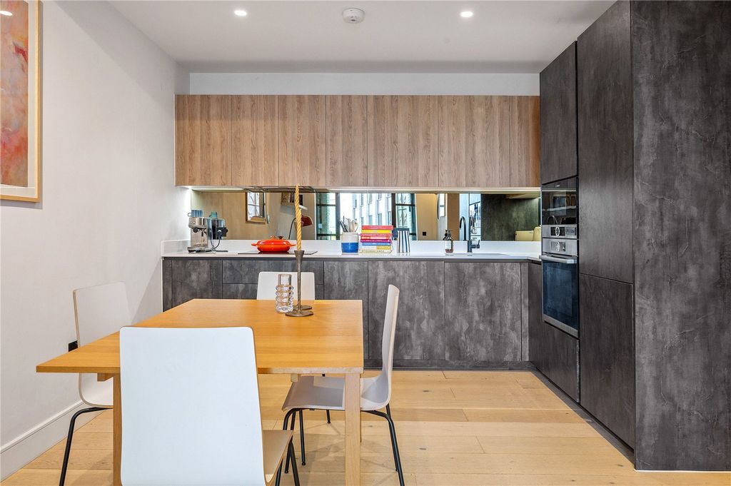 Property photo 2 of 22 Picture No. 17