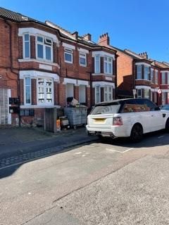 Property photo 1 of 1 13H Hazelbury Crescent Luton, Beds, Lu1 1Df