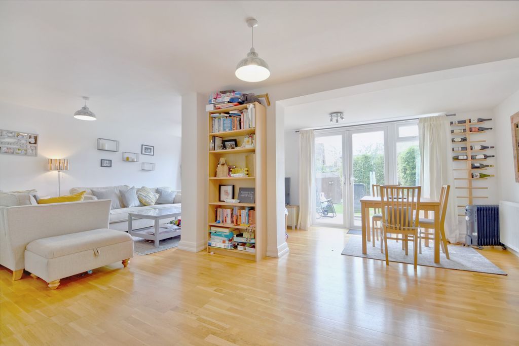 Property photo 2 of 11