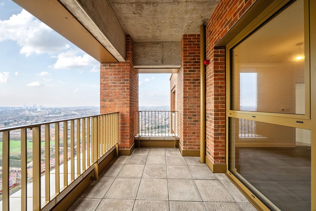 Property photo 1 of 18 1410014-5-698B017...