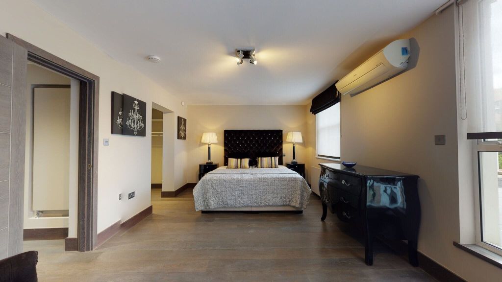 Property photo 3 of 31 Bedroom