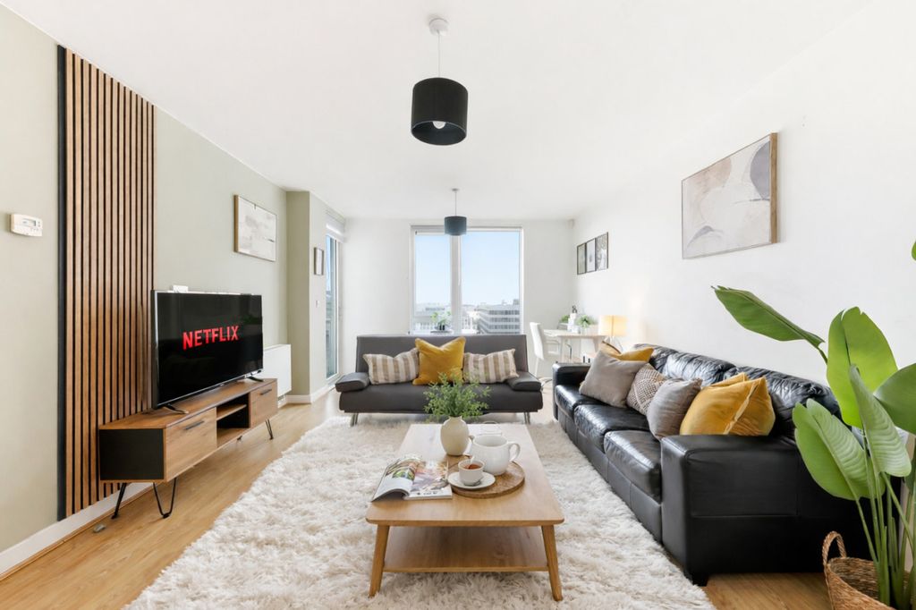 Property photo 1 of 25 Living Room