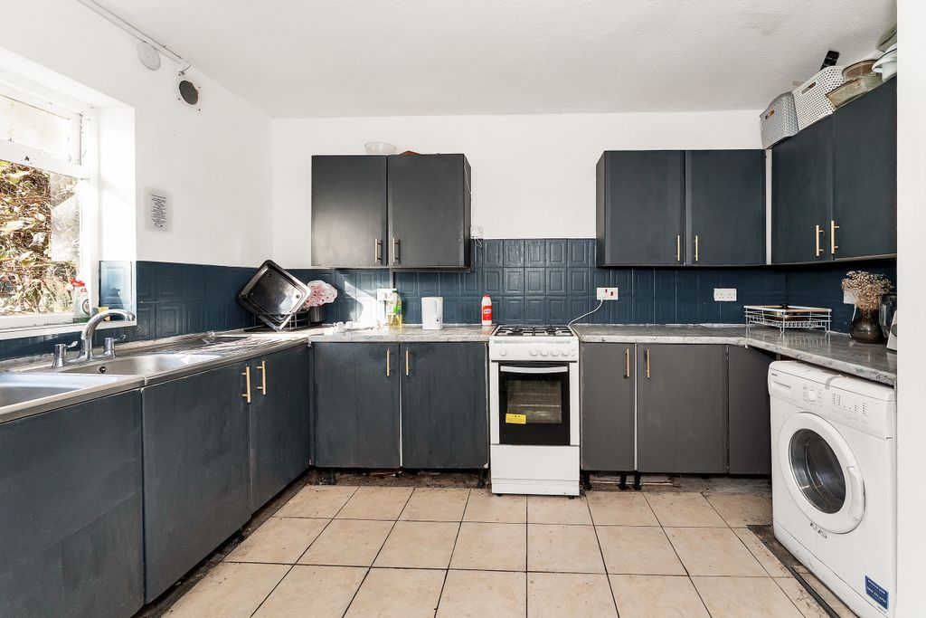 Property photo 3 of 9 588 Coldhams Lane, Cambridge (1).Jpg