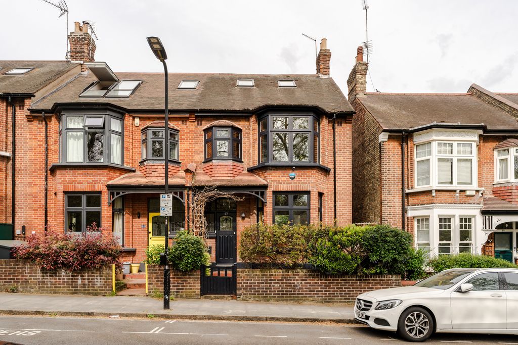 Property photo 2 of 30 337494 - 53 Casimir Road-52.Jpeg