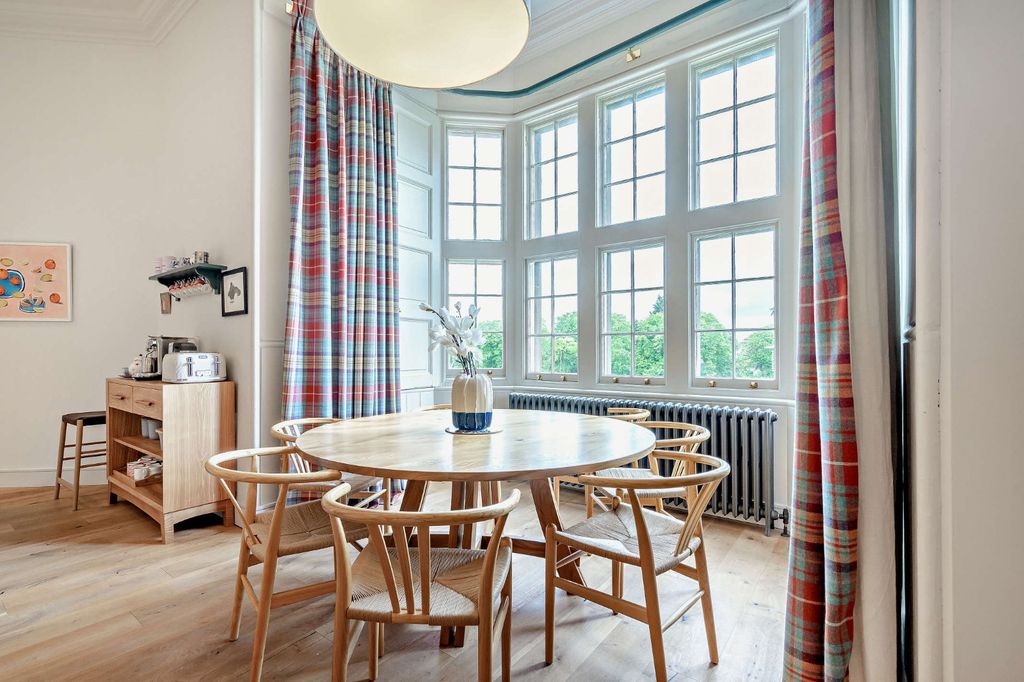 Property photo 3 of 31 Bright Dining Area