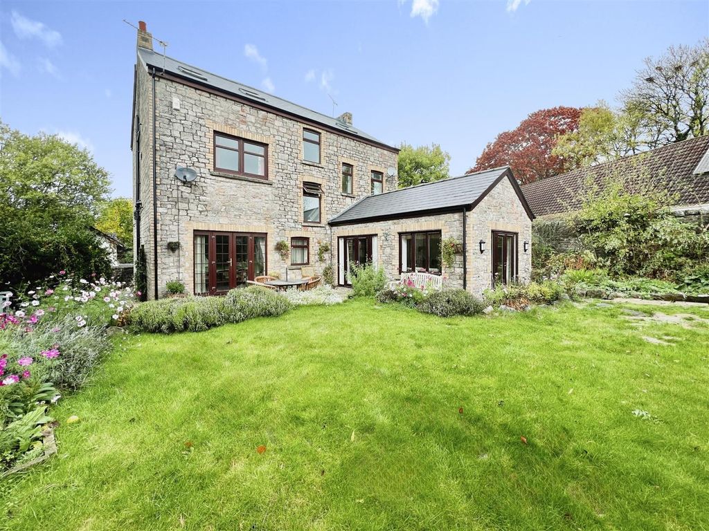 Property photo 1 of 34 Parkfield House