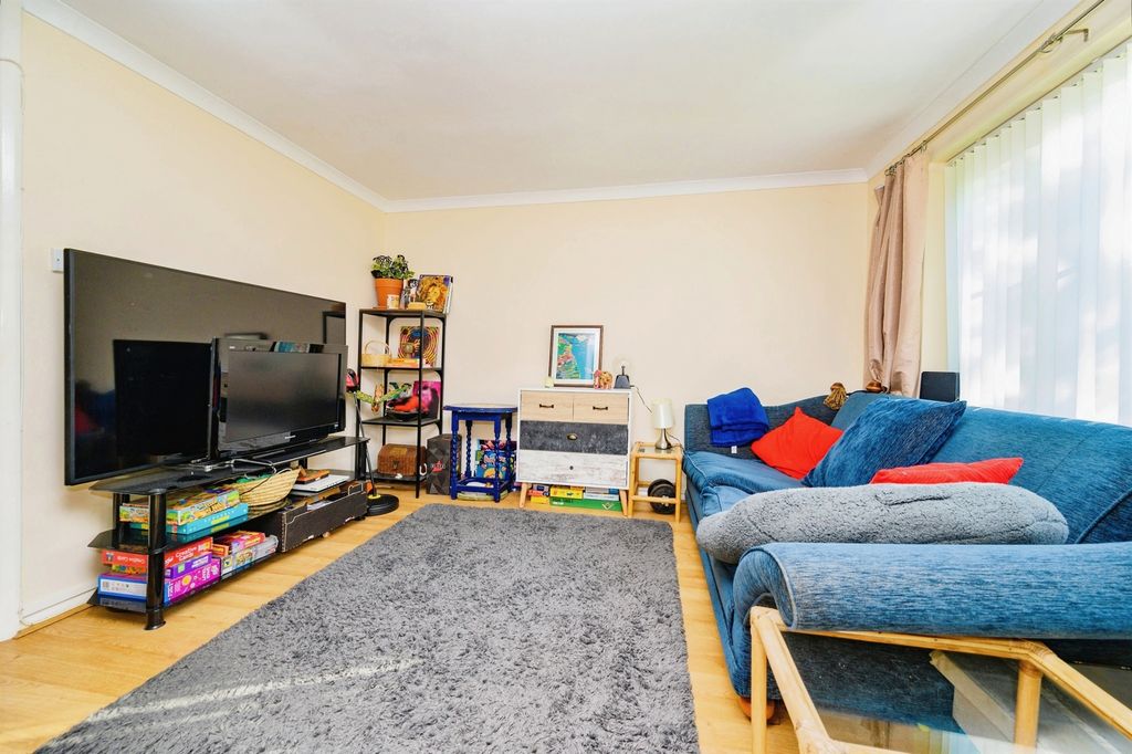Property photo 3 of 11
