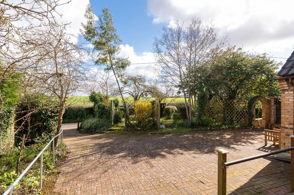 Property photo 3 of 41