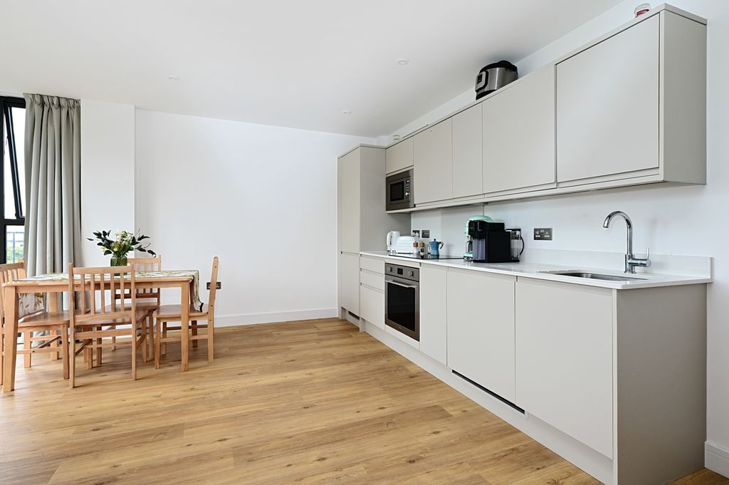 Property photo 3 of 8 Kitchen