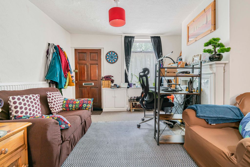 Property photo 2 of 23