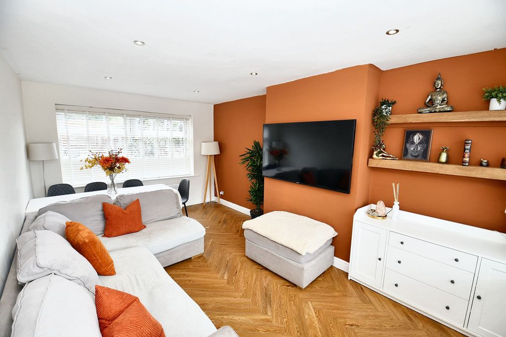 Property photo 2 of 16