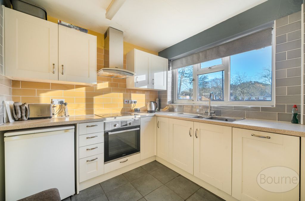 Property photo 3 of 13 46321916-B7E8-44c...