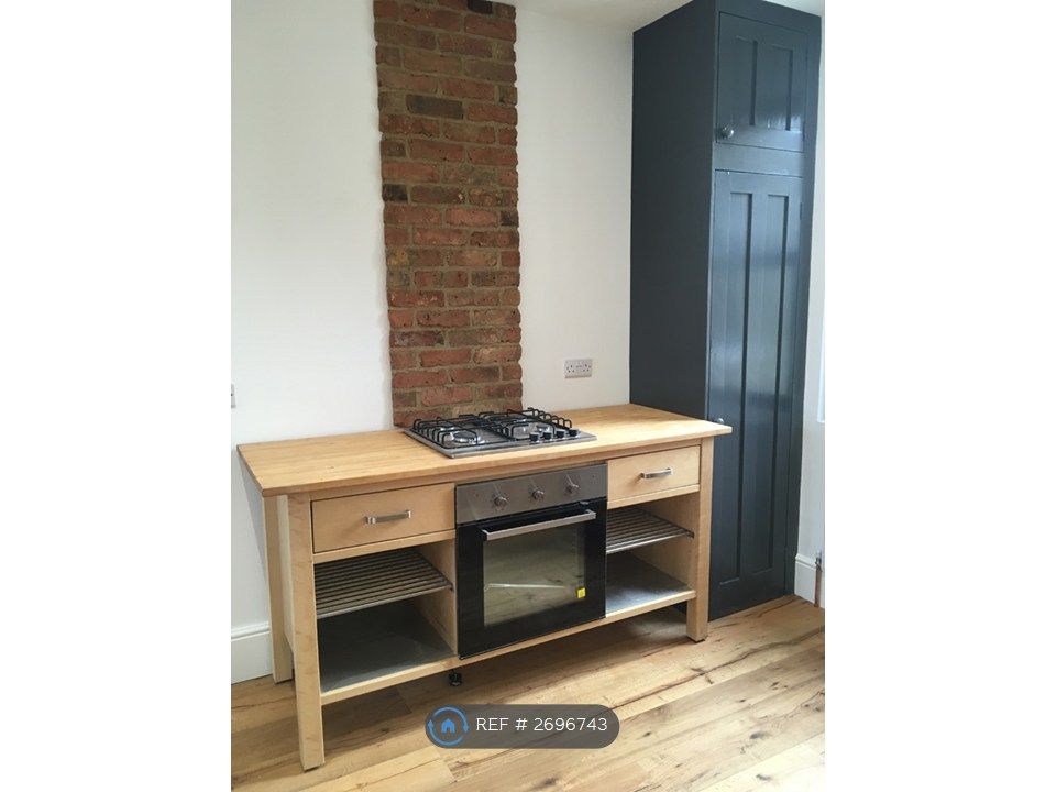 Property photo 3 of 11 Kitchen