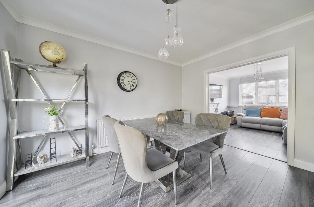 Property photo 3 of 21 1364739-12-68E829...