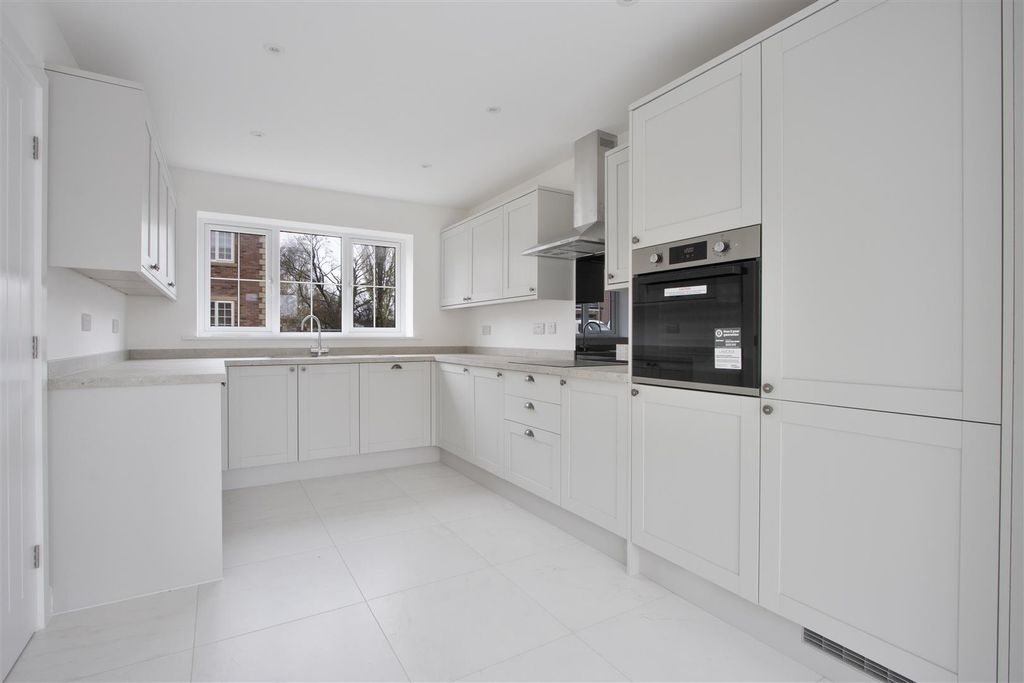 Property photo 2 of 17 Kitchen.Jpg