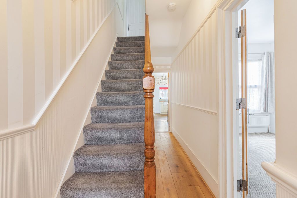 Property photo 2 of 17 Hallway