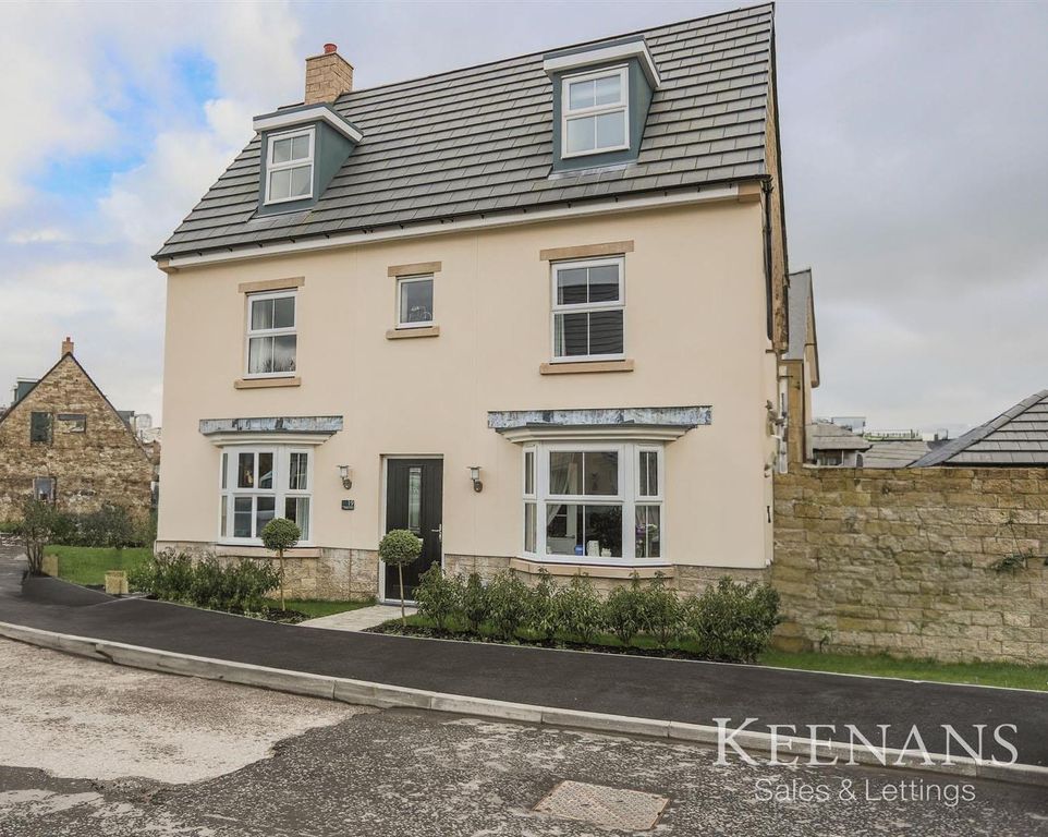 Property photo 3 of 31 19 Shipton.Jpg