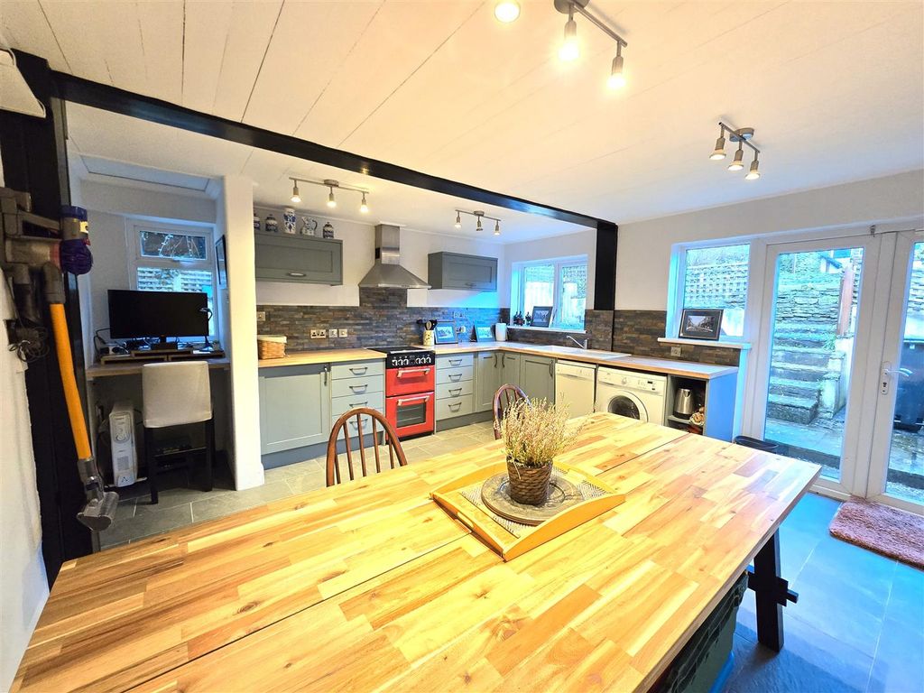 Property photo 2 of 28 Kitchen/Diner