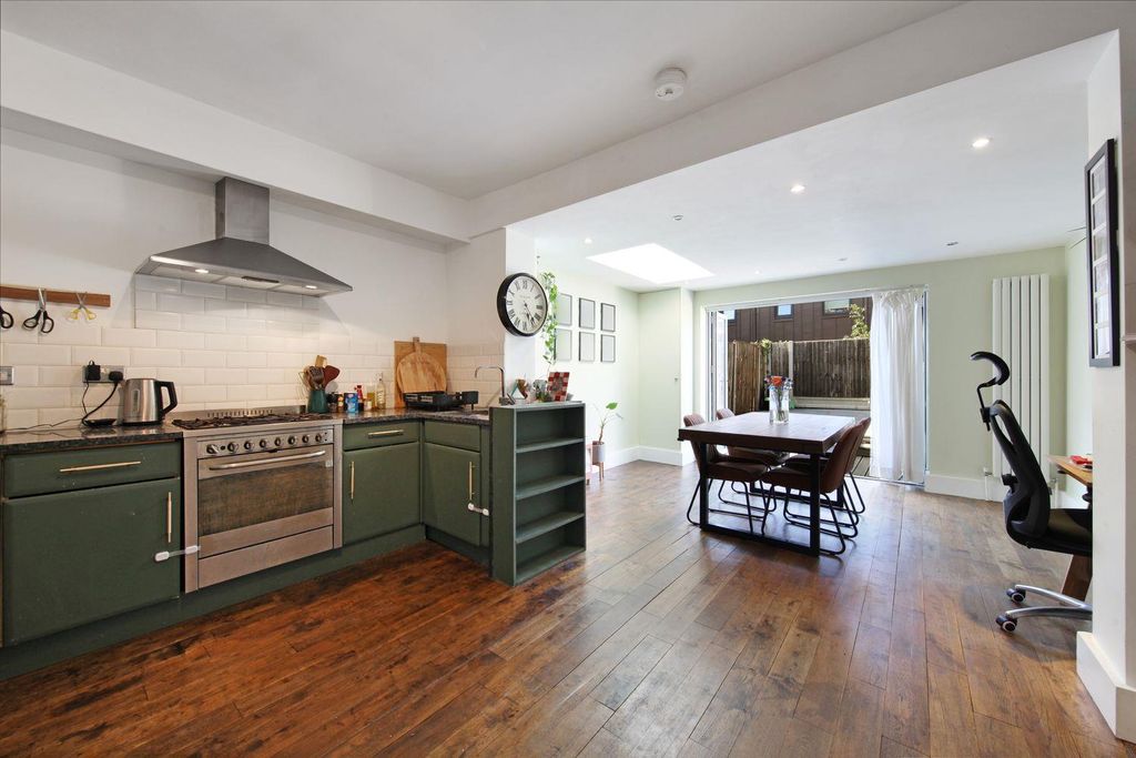 Property photo 2 of 15 60 Ronver Road - S25Jh2P3I7m4S6Mze2Oj.Jpg