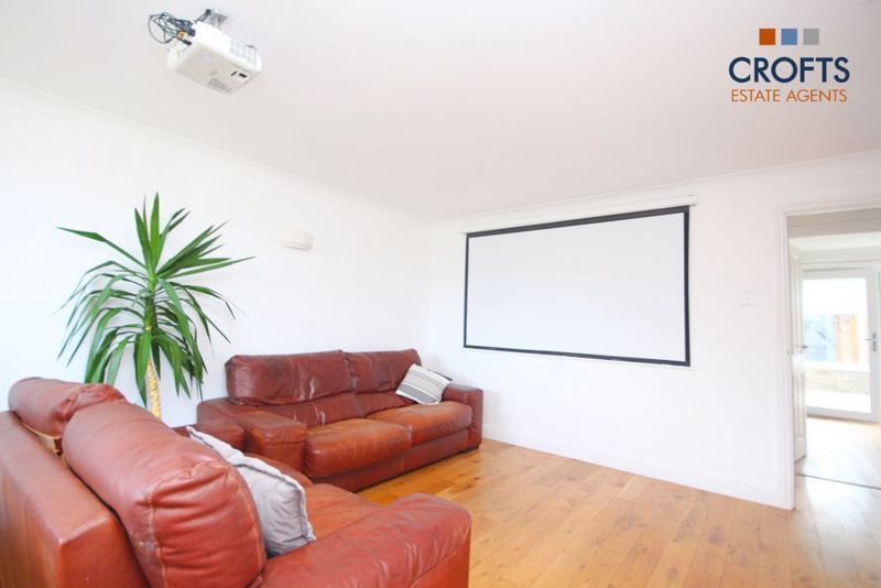 Property photo 2 of 14 Lounge