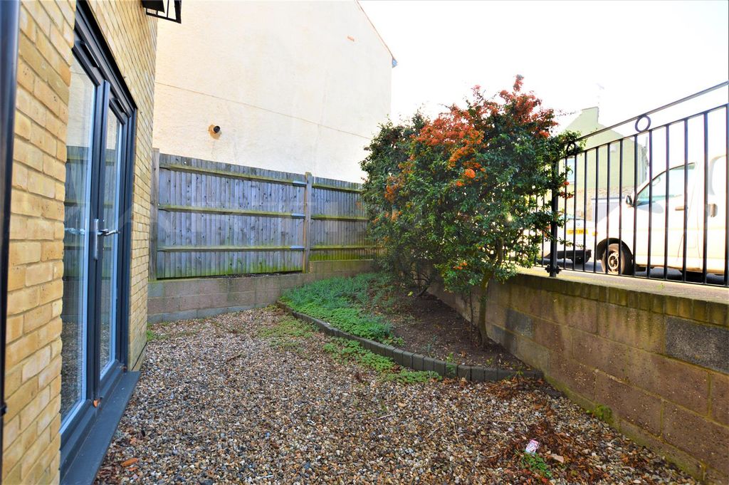 Property photo 3 of 6