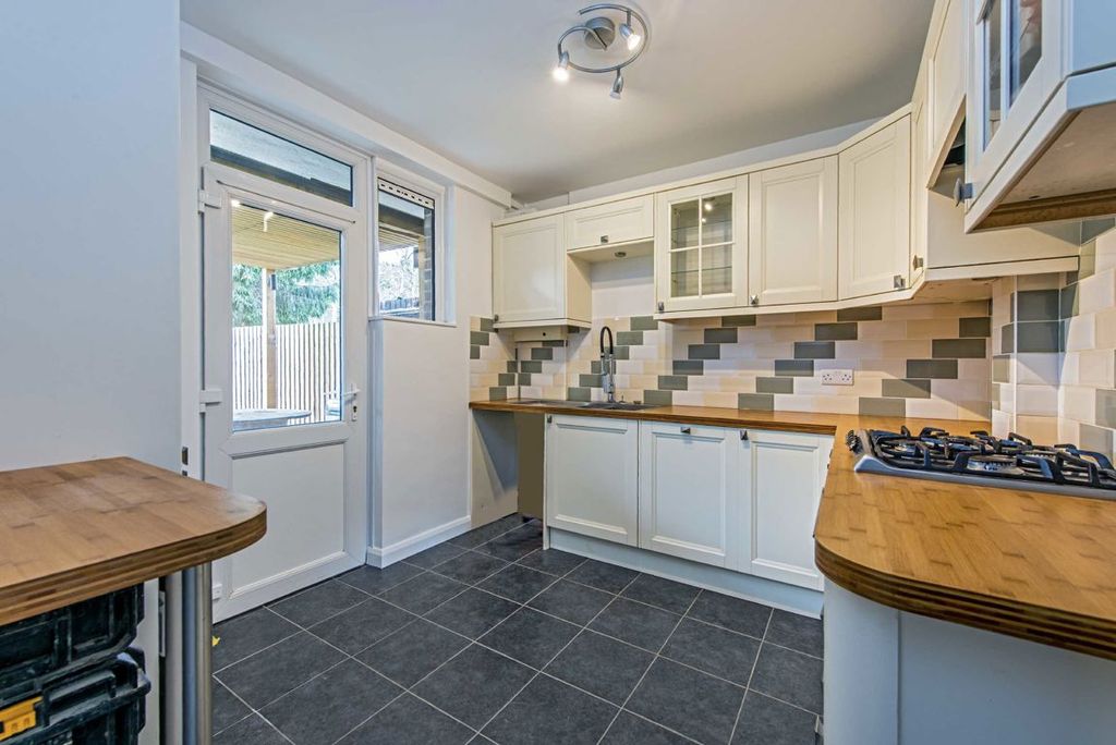 Property photo 3 of 7