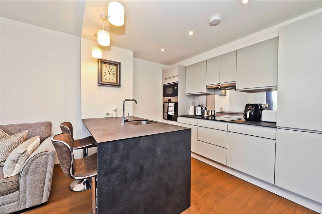Property photo 2 of 12 Kitchen
