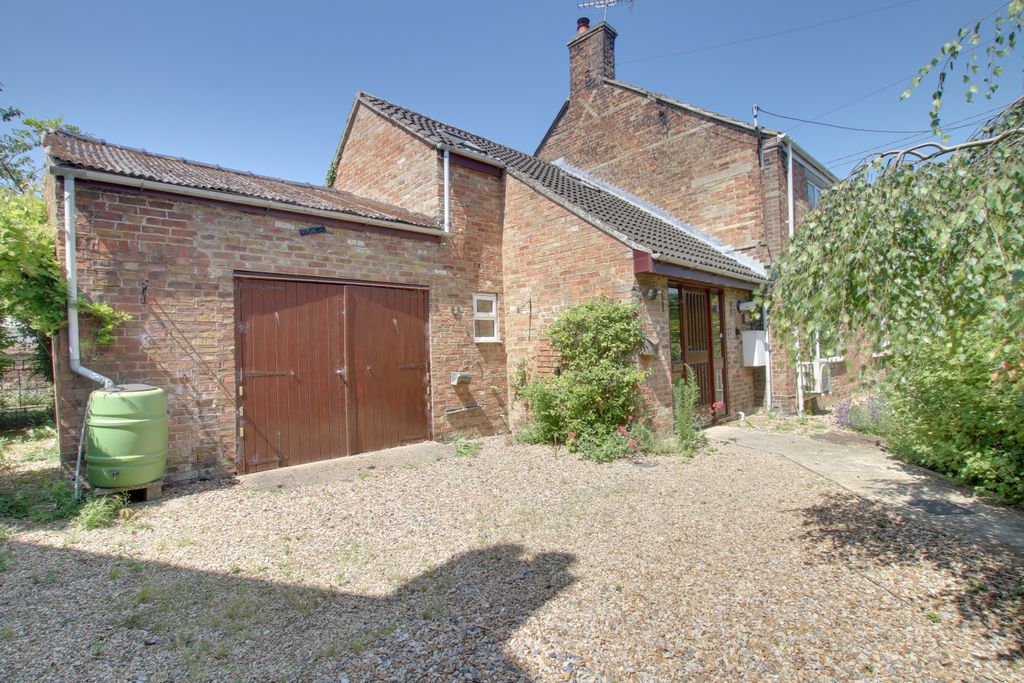 Property photo 2 of 18