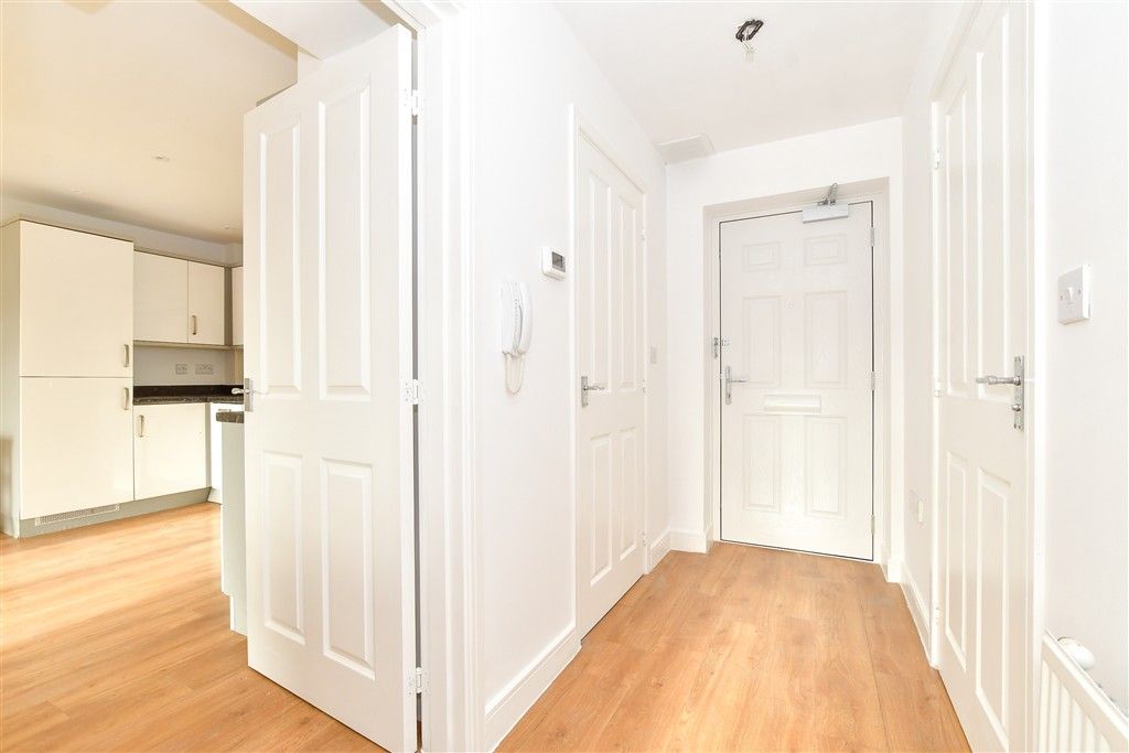 Property photo 2 of 9 Hallway
