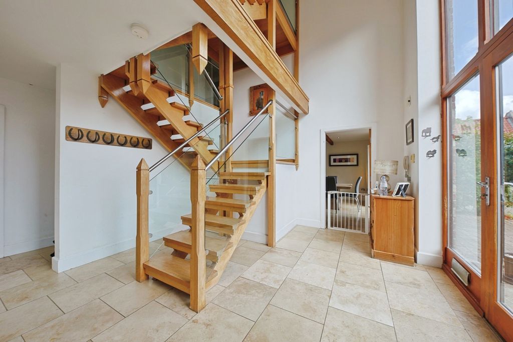 Property photo 3 of 27 4253639