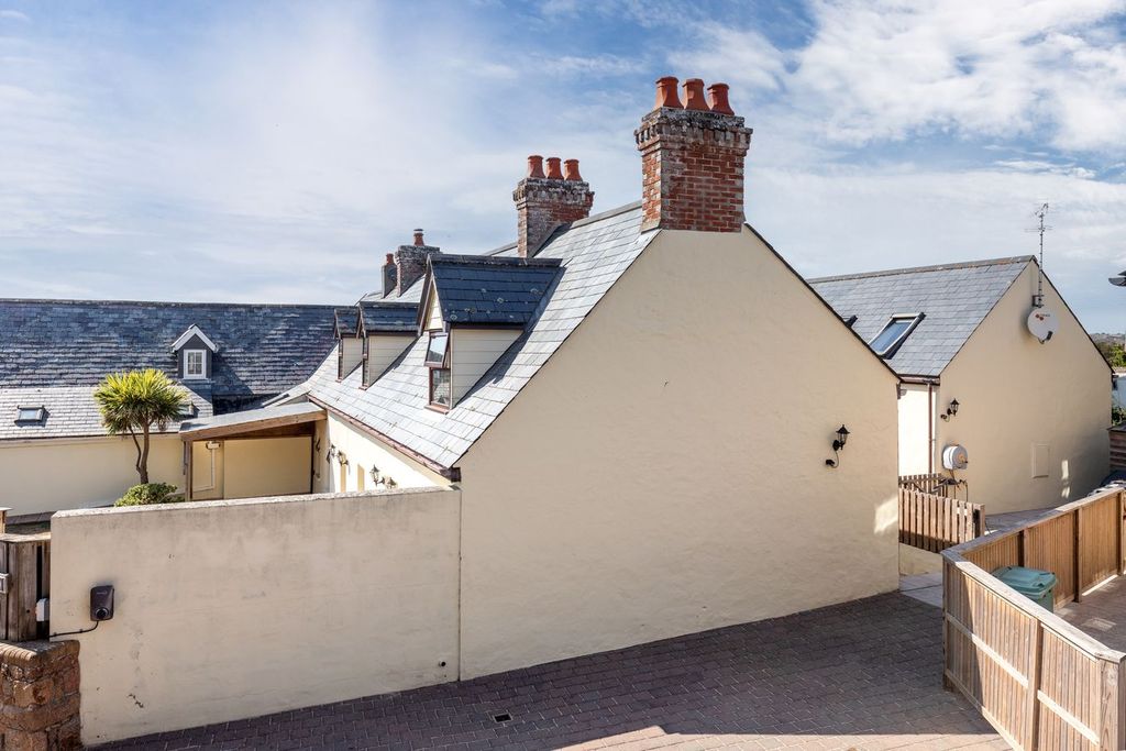 Property photo 3 of 36