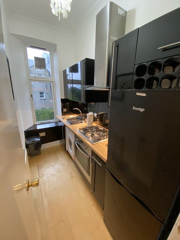 Property photo 3 of 8 Kitchen