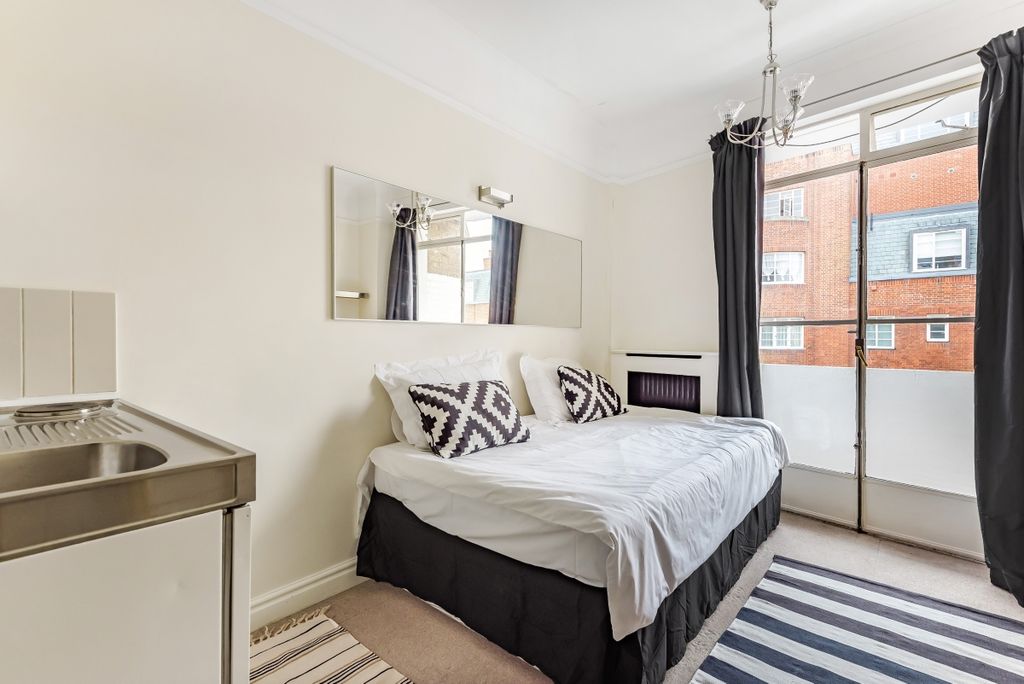 Property photo 2 of 4 Bedroom