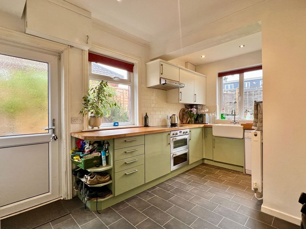 Property photo 3 of 21 Kitchen