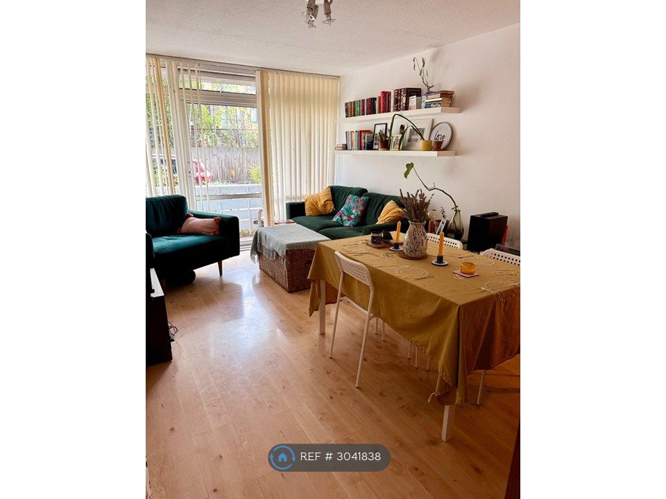 Property photo 1 of 10 Living Room