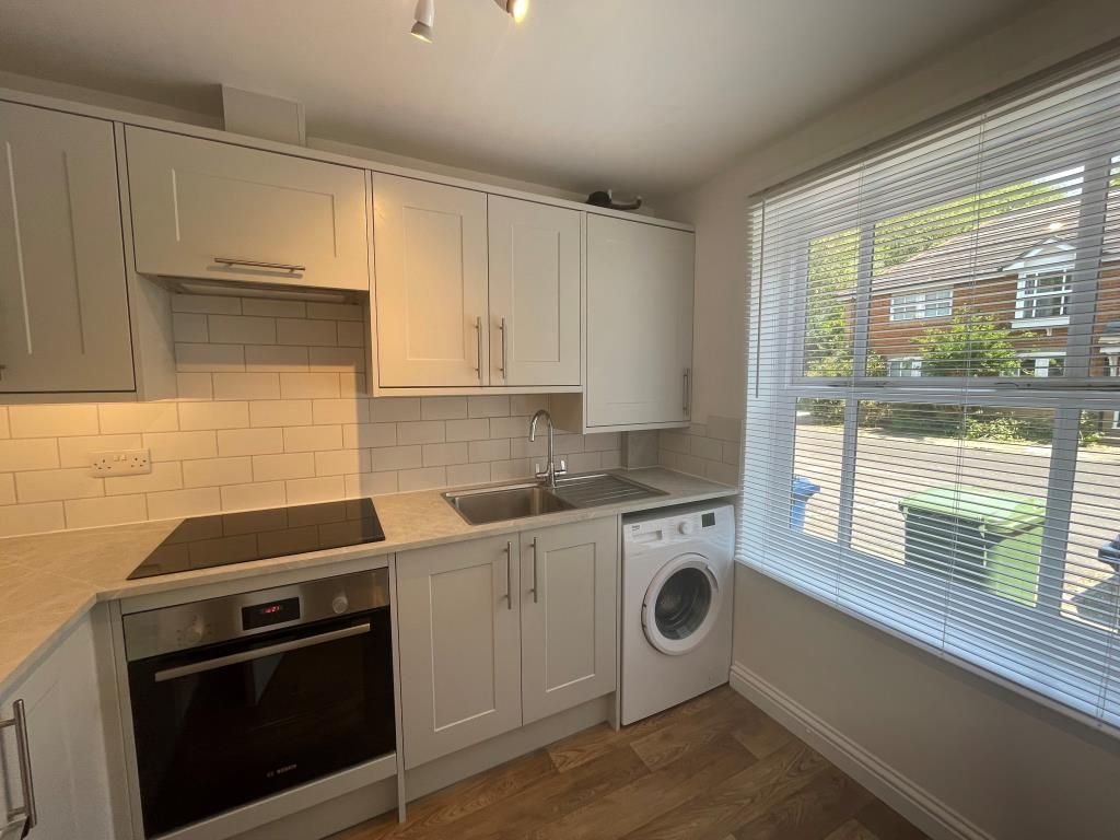 Property photo 3 of 11 Kitchen