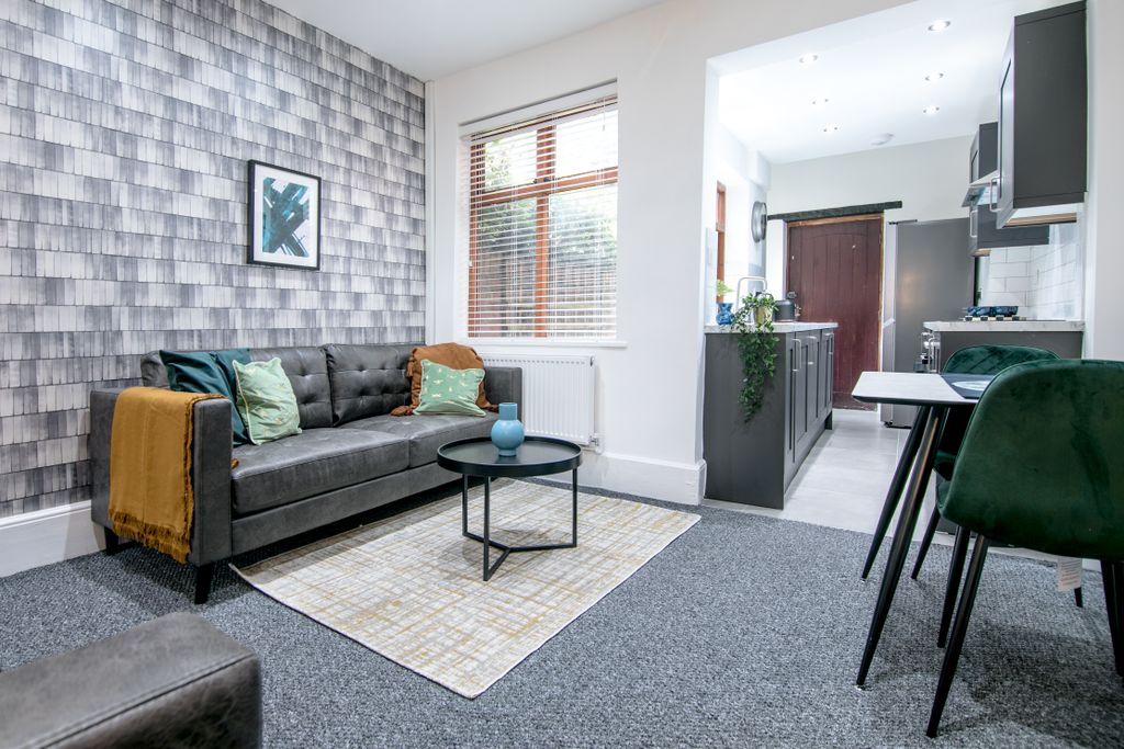 Property photo 1 of 30 10 Cromwell St (10 Of 36)