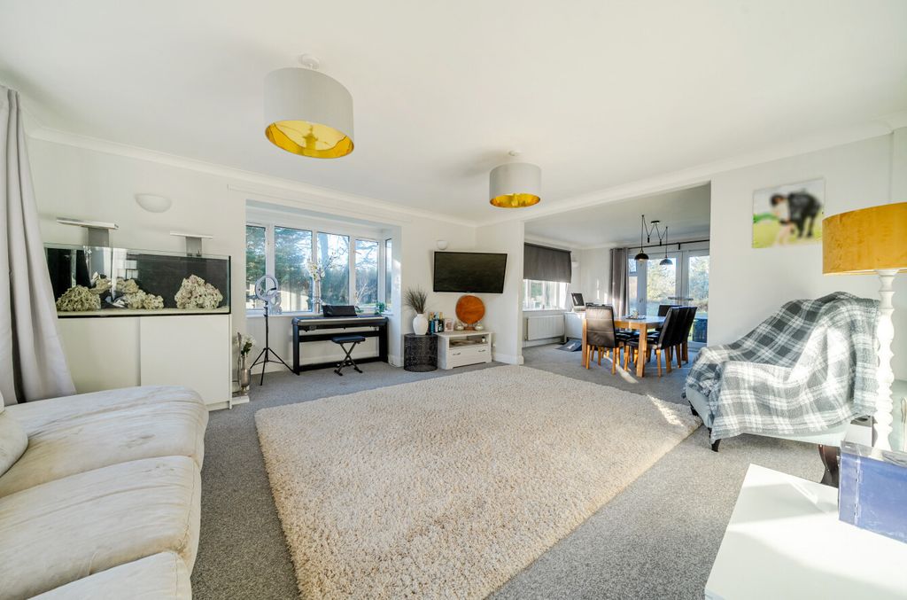 Property photo 2 of 23 1396053-13-696771...