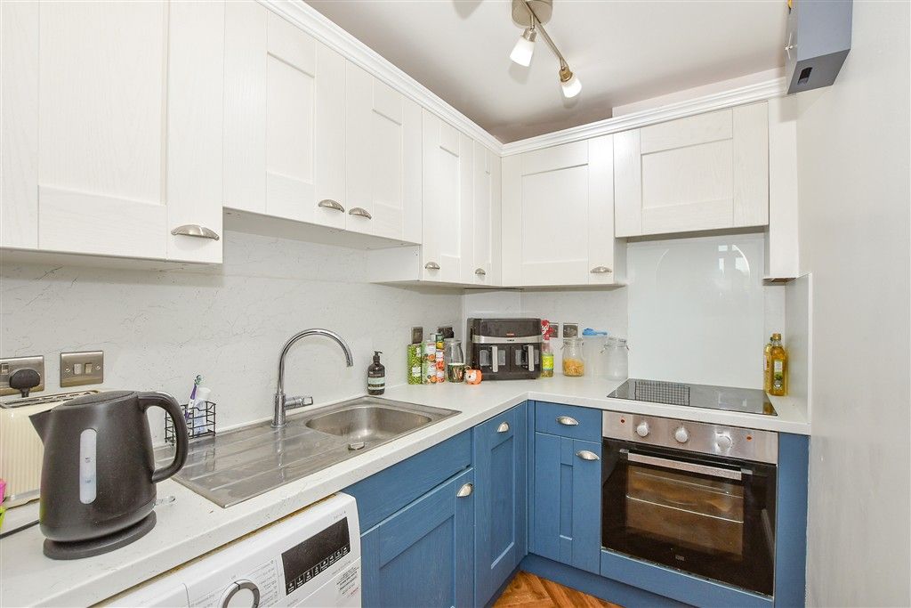 Property photo 3 of 11 Kitchen