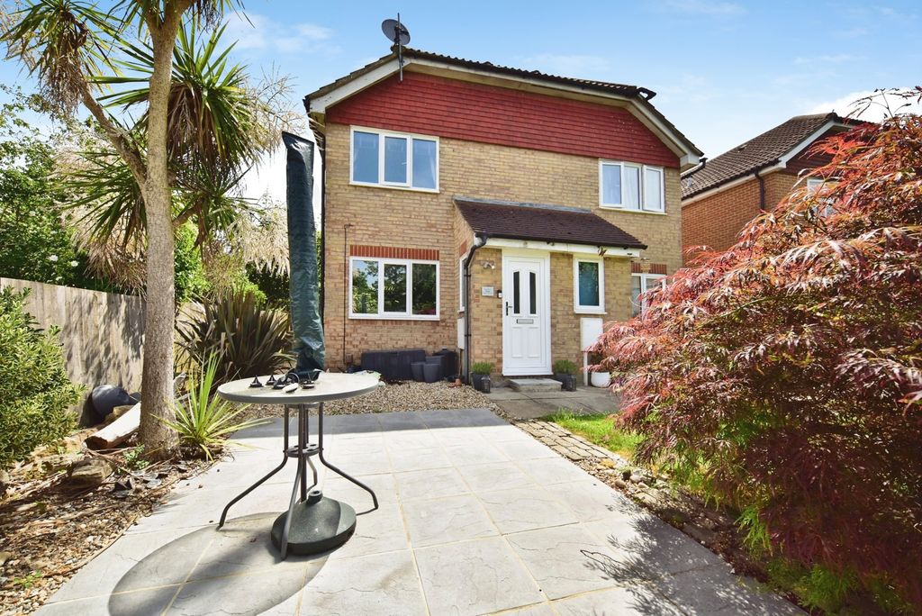 Property photo 1 of 11 Front